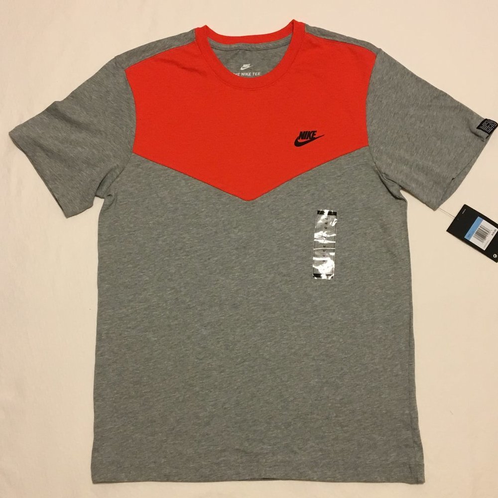 THE NIKE TEE